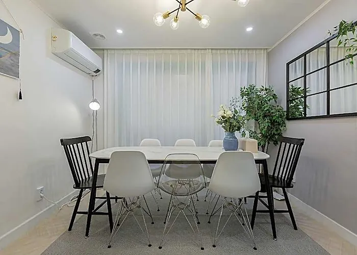 ホテル Sweet Luna#2 Hongdae Stn.4min 3br & Rooftop 3*